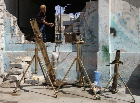 Những vũ khí tự chế khó tin của quân nổi dậy Syria - ảnh 11