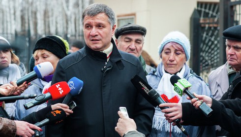 Ukraine: Đụng độ ở căn cứ quân sự, ba người chết - ảnh 1