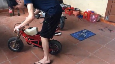 Xe ruồi tự chế giống Ducati của chàng trai Lạng Sơn - ảnh 1