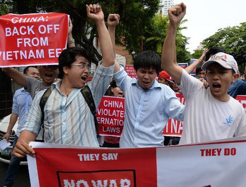 Dân Philippines biểu tình phản đối TQ, ủng hộ Việt Nam - ảnh 1