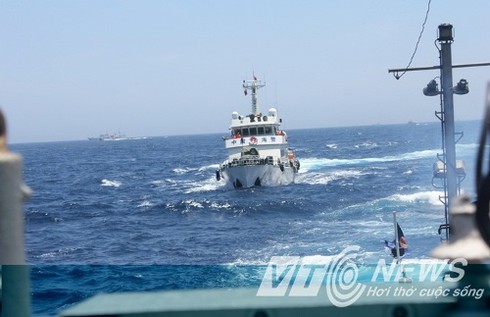 Tình hình Biển Đông 15/6: Tàu pháo TQ ngụy trang áp sát tàu Việt Nam - ảnh 1