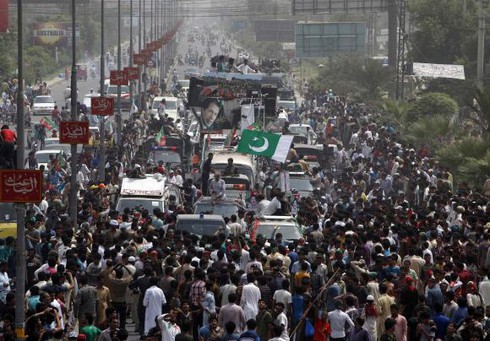 Hàng ngàn người Pakistan biểu tình đòi Thủ tướng từ chức - ảnh 1