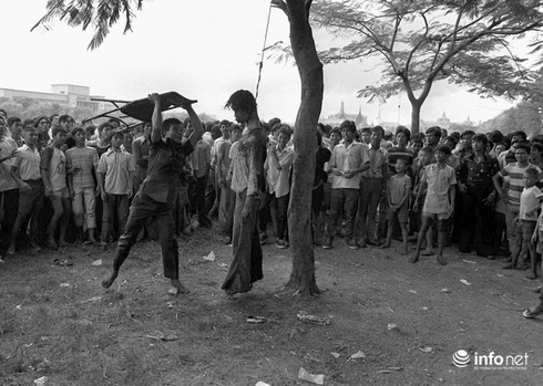 15 bức ảnh đoạt giải Pulitzer khiến cả thế giới bàng hoàng - ảnh 5