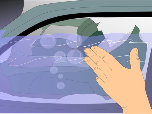 Cách thoát khỏi xe bị chìm xuống nước - ảnh 6