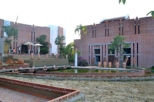 Ngắm “kỳ quan thế giới” làm từ gốm tuyệt đẹp ở Hội An - ảnh 1