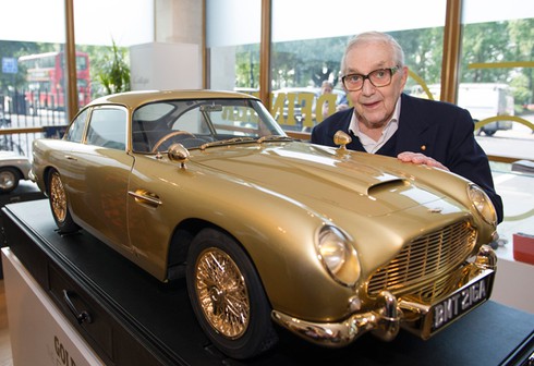 Đấu giá mô hình Aston Martin DB5 dát vàng - ảnh 3