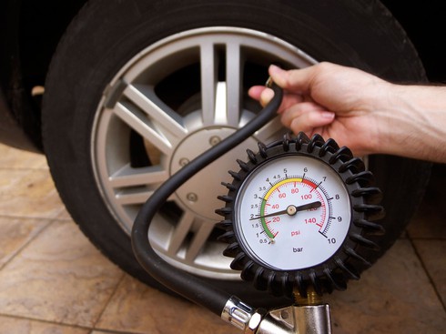 Một số mẹo nhỏ giúp tiết kiệm nhiên liệu và chi phí sử dụng xe ô tô - ảnh 1