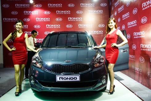Chi tiết Kia Rondo có giá bán từ 729 triệu đồng tại Việt Nam - ảnh 1