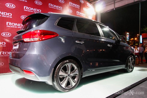 Chi tiết Kia Rondo có giá bán từ 729 triệu đồng tại Việt Nam - ảnh 2