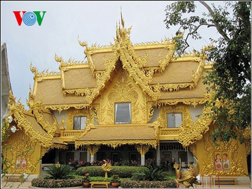 Độc đáo ngôi chùa trắng như tuyết ở Thái Lan - ảnh 13