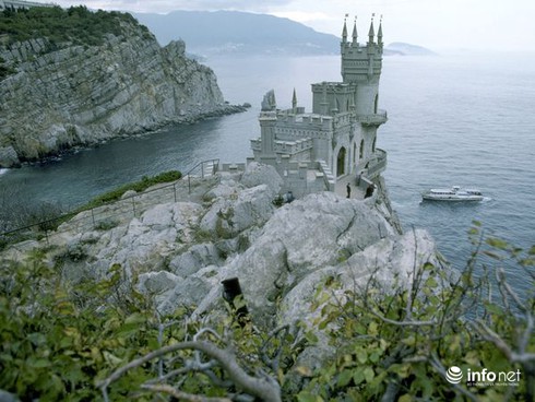 Những lâu đài cổ kính nhất châu Âu - ảnh 1