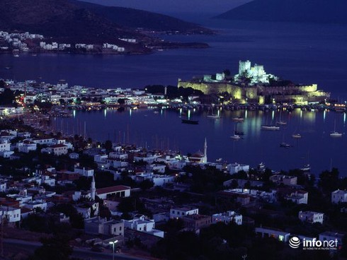 Những lâu đài cổ kính nhất châu Âu - ảnh 6