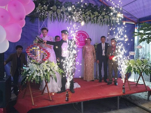 Đám cưới mộc mạc của Lê Thúy Nexttop Model tại quê nhà Quảng Bình - ảnh 12