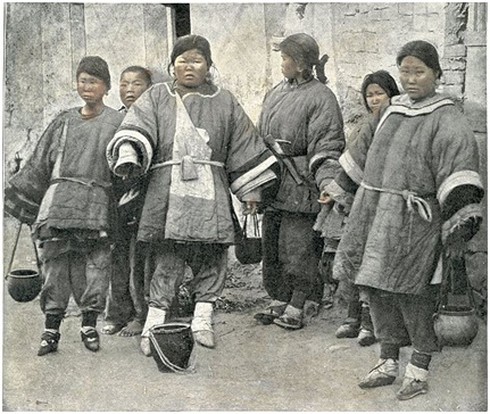 Bó chân - tập tục và chuẩn mực hà khắc, đau đớn nhất trong lịch sử - ảnh 1