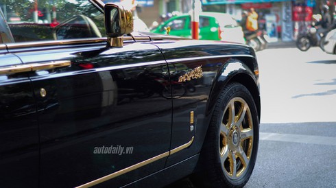 Xế siêu sang giá hơn 30 tỷ dạo phố đầu năm - ảnh 5