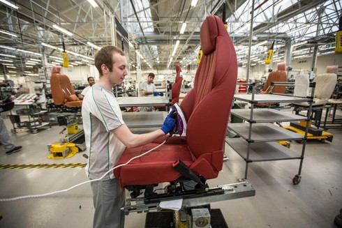 Siêu xe Bentley được chế tạo như thế nào? - ảnh 45