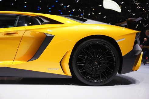 Cận cảnh Lamborghini Aventador Superveloce - ảnh 16