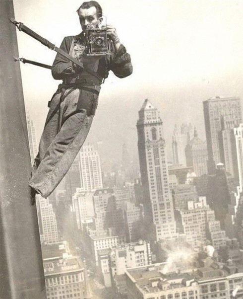 Những khoảnh khắc đẹp về các nhiếp ảnh gia đam mê tác nghiệp - ảnh 6