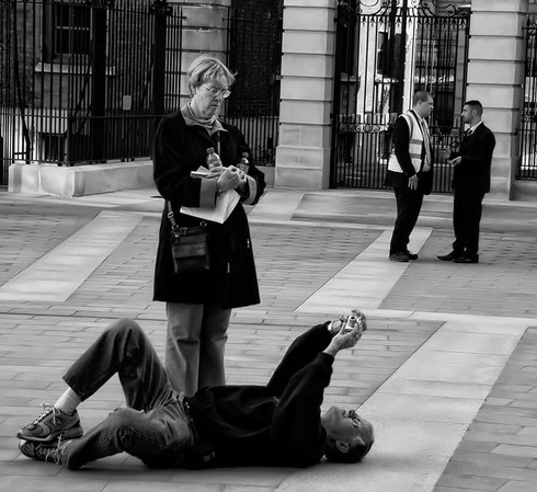 Những khoảnh khắc đẹp về các nhiếp ảnh gia đam mê tác nghiệp - ảnh 28