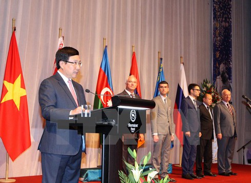 Phó Thủ tướng Phạm Bình Minh dự lễ kỷ niệm 9/5 của ĐSQ Nga - ảnh 1