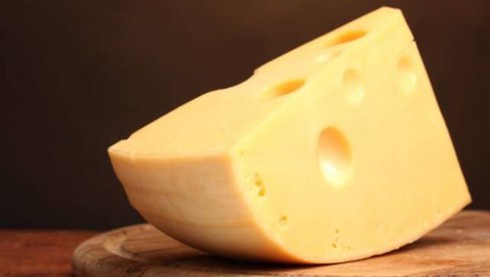 Bật mí bí ẩn các lỗ hổng xuất hiện trên tảng phô mai - ảnh 1