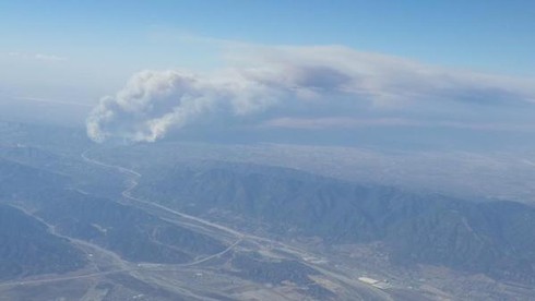 Cháy lớn ở cao tốc California, hàng chục chiếc ô tô bùng lửa - ảnh 3