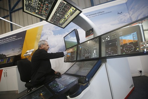 Đã mắt với các loại phi cơ ở triển lãm quân sự FIDAE 2016 - ảnh 5