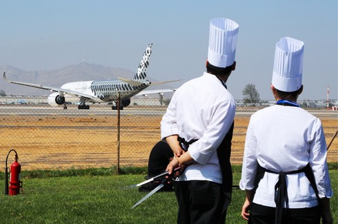 Đã mắt với các loại phi cơ ở triển lãm quân sự FIDAE 2016 - ảnh 10