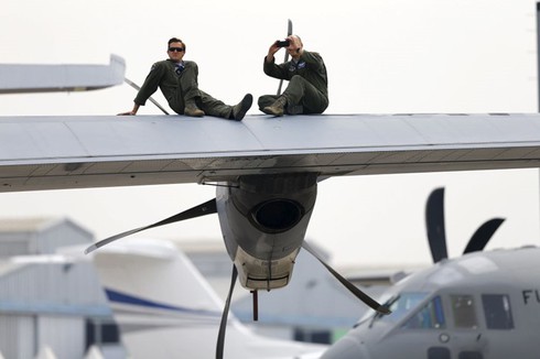 Đã mắt với các loại phi cơ ở triển lãm quân sự FIDAE 2016 - ảnh 14