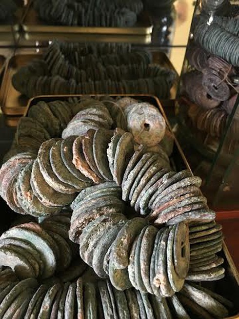 Cận cảnh bộ sưu tập tiền cổ trị giá cả tỷ đồng của thầy giáo dạy văn - ảnh 6