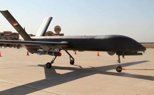 CH-4B đấu với Predator - ảnh 1