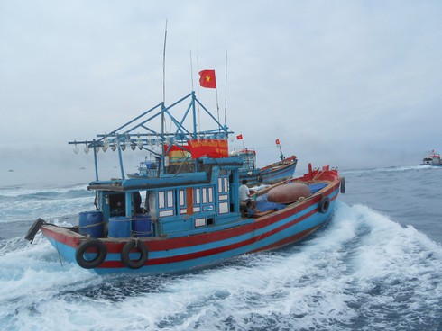 Tích cực bảo đảm an toàn cho người lao động trên biển - ảnh 1
