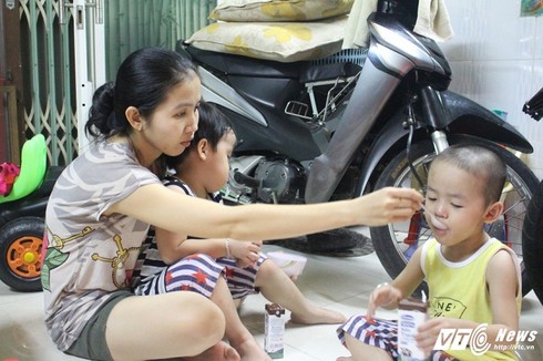 Tết vất vả mà ấm cúng của gia đình sinh 5 đầu tiên ở Việt Nam - ảnh 6