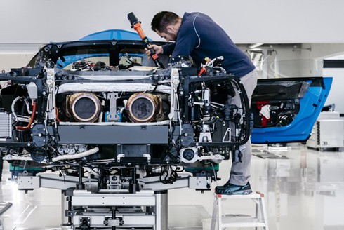 Khám phá quá trình chế tác siêu xe 'triệu đô' Bugatti Chiron - ảnh 4