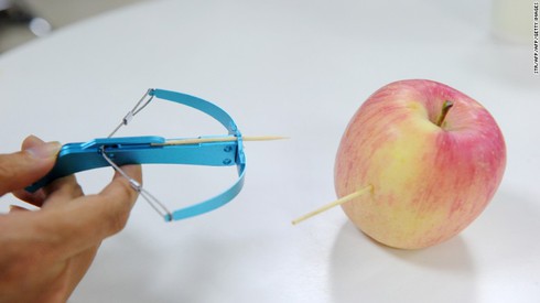 Cảnh báo món đồ chơi Trung Quốc nguy hiểm - cung tên mini - ảnh 2