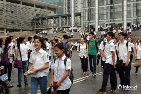 Thi vào 10: Bất ngờ từ đề thi tiếng Anh, đề Toán vừa sức - ảnh 1