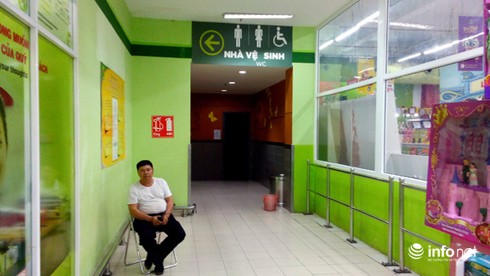 Nam thanh niên cắt tay tự tử tại BigC Thăng Long - ảnh 2