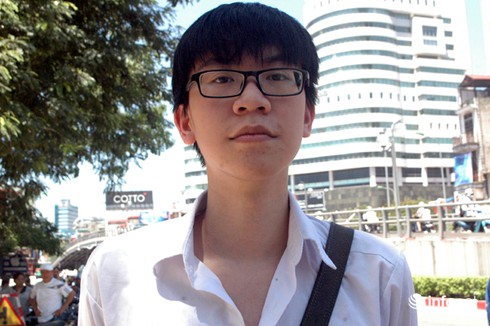 Đề Toán kì thi THPT Quốc gia: Thí sinh vui vẻ vì làm bài tốt - ảnh 2