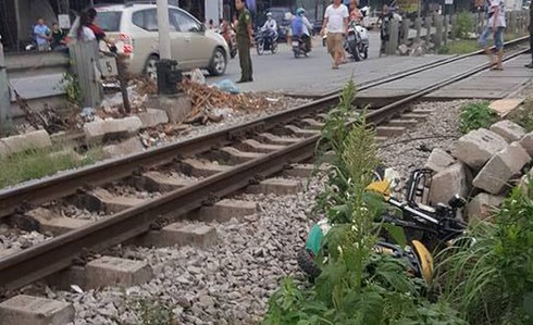 Nam sinh bị tàu hỏa đâm tử vong sau khi thi xong - ảnh 1