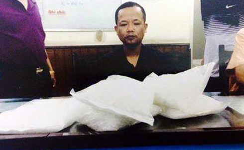 Bắt giữ đối tượng mang gần 5kg ma túy đá - ảnh 1