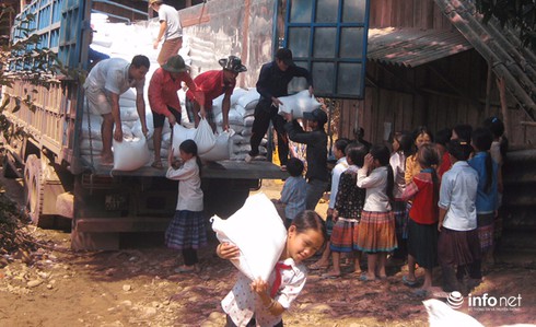 Những hạt gạo thơm đến tay đồng bào thiểu số - ảnh 1