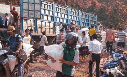 Những hạt gạo thơm đến tay đồng bào thiểu số - ảnh 2