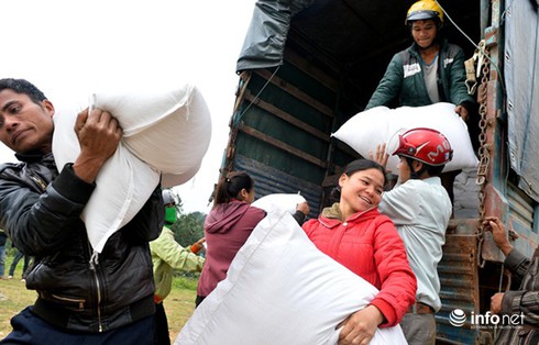 Những hạt gạo thơm đến tay đồng bào thiểu số - ảnh 4