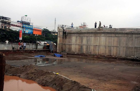 Hỗ trợ cho gia đình nạn nhân tử vong ở cầu vượt Cầu Giấy - Láng 10 triệu đồng - ảnh 1