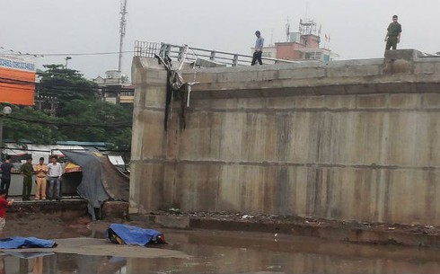 Nam thanh niên tử vong bên công trường cầu vượt Cầu Giấy- Láng - ảnh 1