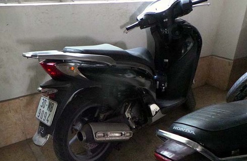 Kỳ lạ xe máy hàng trăm triệu đồng “để quên” gần nửa tháng không ai nhận - ảnh 1