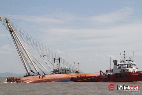 Biển động mạnh vẫn khẩn trương tìm kiếm nạn nhân tàu Hoàng Phúc 18 - ảnh 1