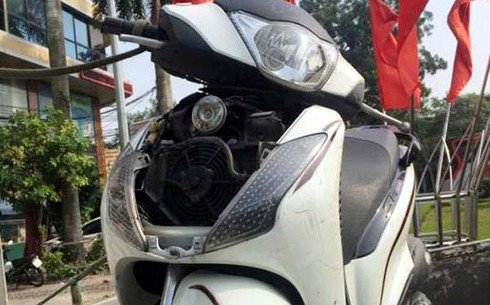 CSGT ra hiệu lệnh dừng xe, nam thanh niên vứt SH bỏ chạy - ảnh 1
