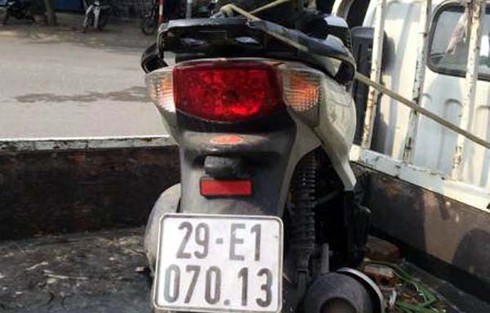 CSGT ra hiệu lệnh dừng xe, nam thanh niên vứt SH bỏ chạy - ảnh 2