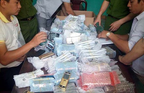 Cảnh sát truy đuổi 5 tỉnh mới bắt được xe buôn lậu 1.300 điện thoại - ảnh 2